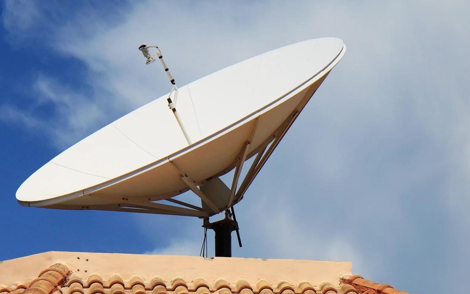 Aerial, antenna and communication