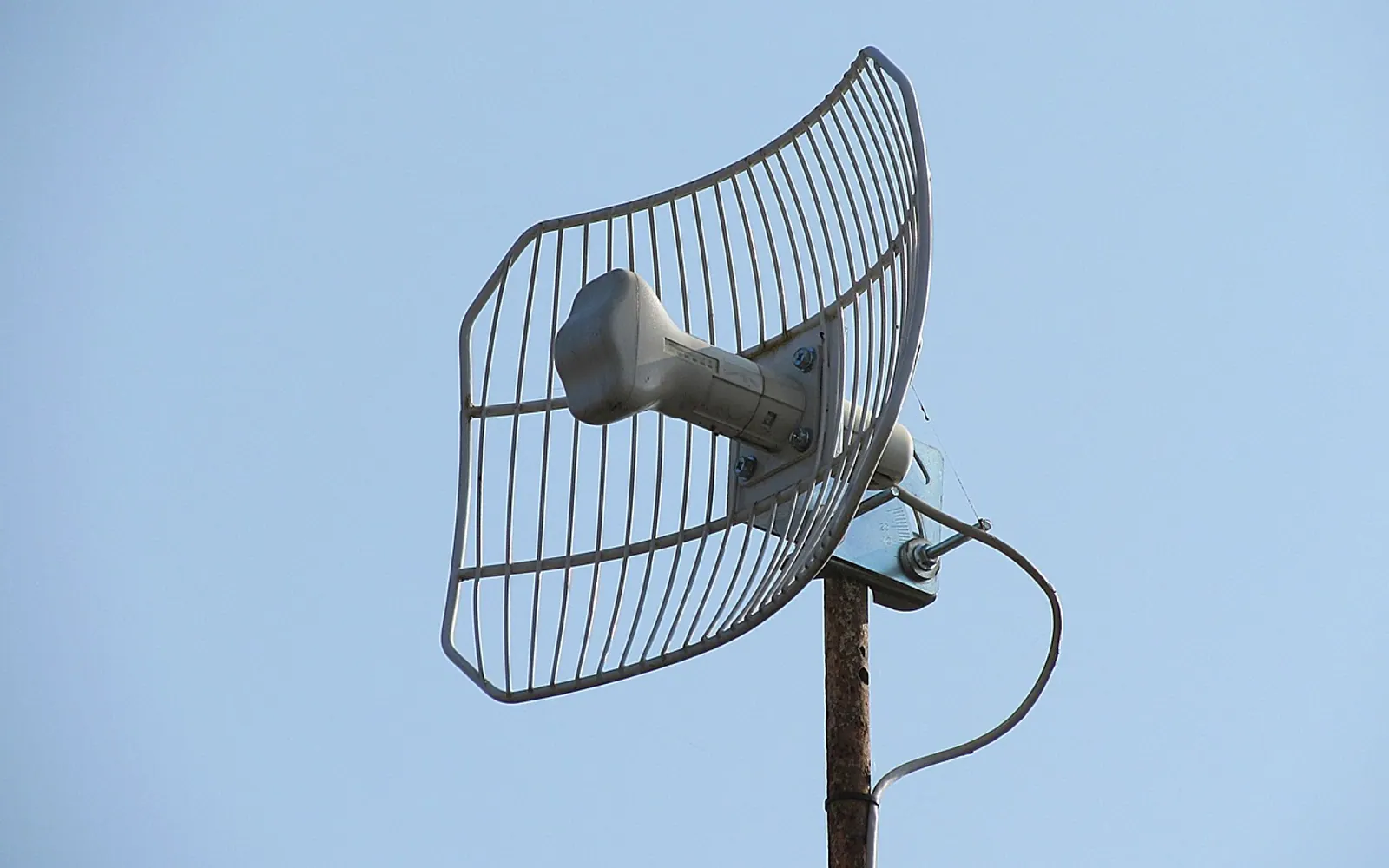 Antenna, internet connection and internet bowl