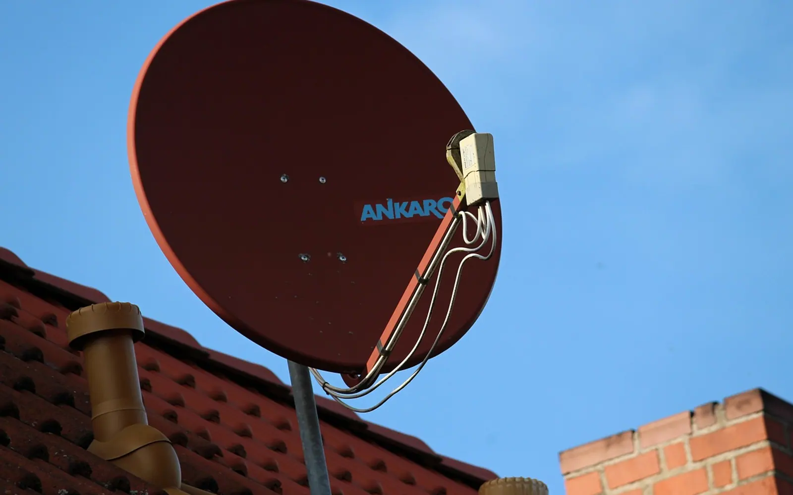 Satellite dish, antenna and key